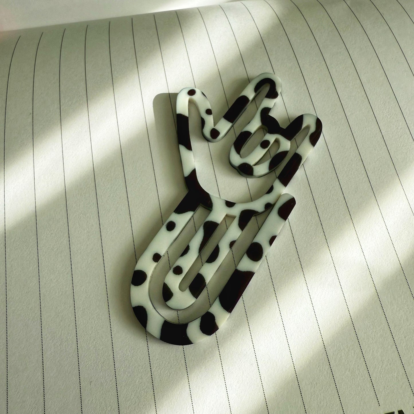Cow ILY Mini Clip