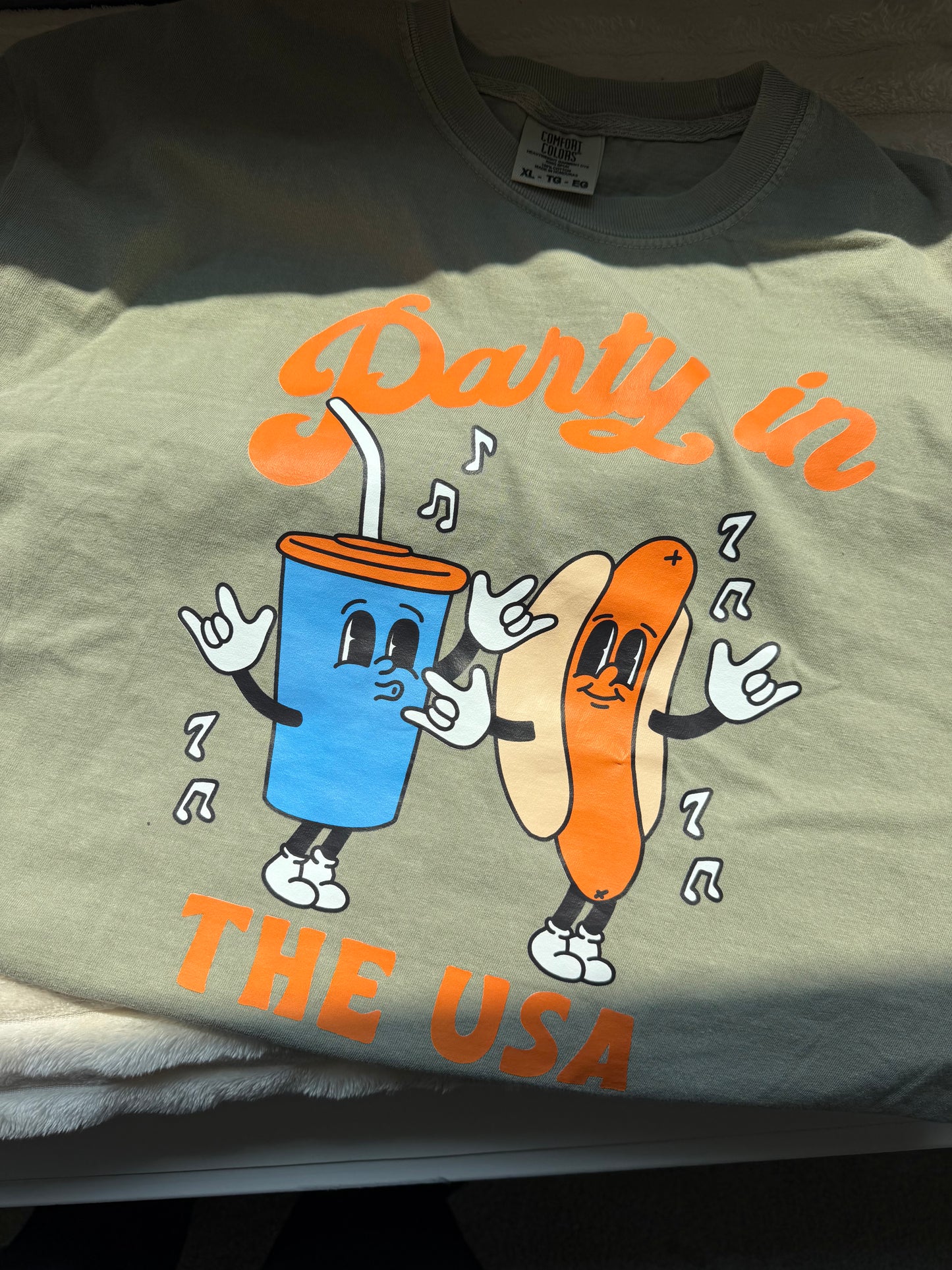 Party in The USA - XL Bay Tee